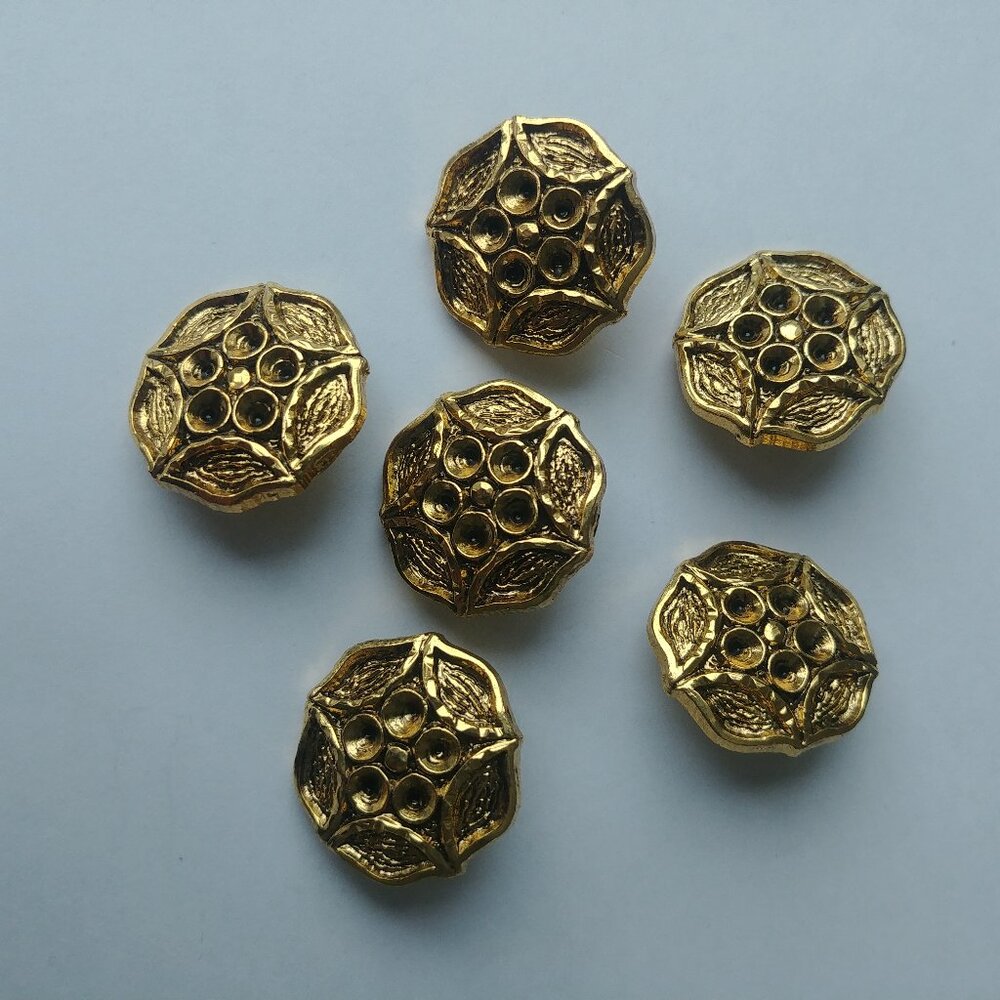 4/$20 Gold brass tone star flower buttons matching set of six 6